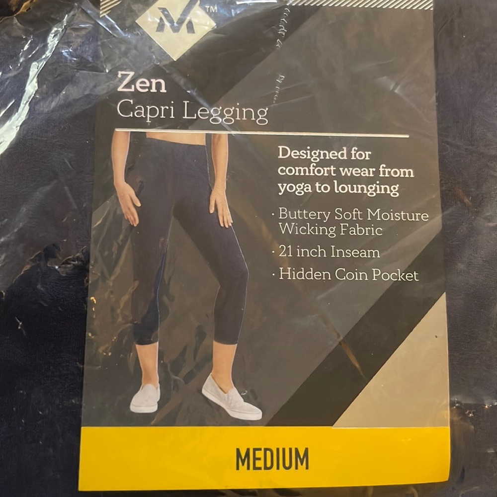 Capri leggings. NEW.